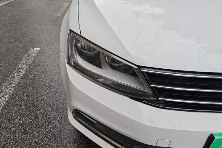Used Volkswagen Sagitar 2018 1.6L Automatic Comfort Model Right Front Headlight