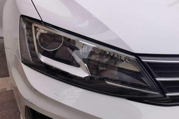 Used Volkswagen Sagitar 2018 280TSI DSG Ignite Edition Right Front Headlight