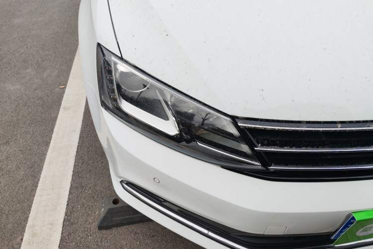 Used Volkswagen Sagitar 2018 280TSI DSG Luxury Model Right Front Headlight