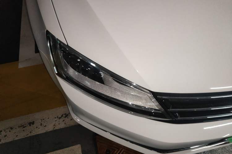 Used Volkswagen Sagitar 2018 1.6L Automatic Comfort Model Right Front Headlight