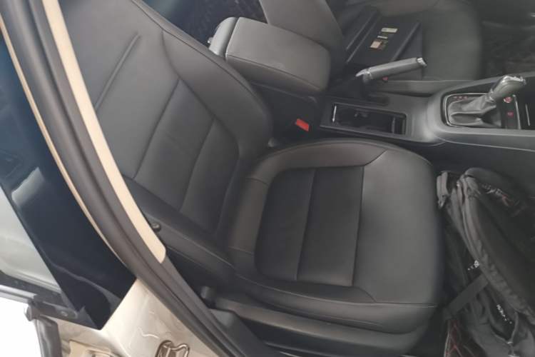 Used Volkswagen Sagitar 2018 280TSI DSG Ignite Edition Right Front Seat