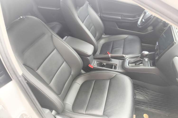 Used Volkswagen Sagitar 2018 1.6L Automatic Comfort Model Right Front Seat