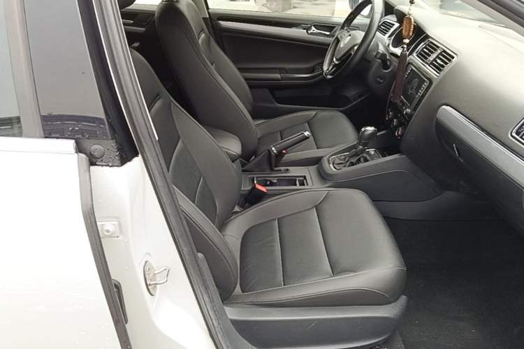 Used Volkswagen Sagitar 2018 280TSI DSG Ignite Edition Right Front Seat