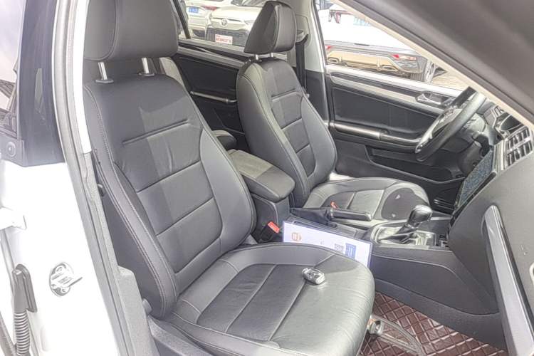 Used Volkswagen Sagitar 2018 1.6L Automatic Comfort Model Right Front Seat