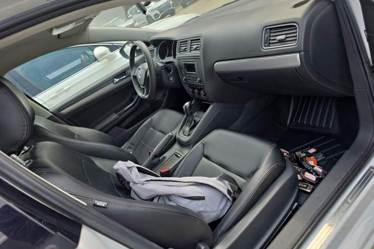 Used Volkswagen Sagitar 2018 1.6L Automatic Fashion Model Right Front Seat