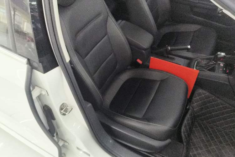 Used Volkswagen Sagitar 2018 280TSI DSG Ignite Edition Right Front Seat