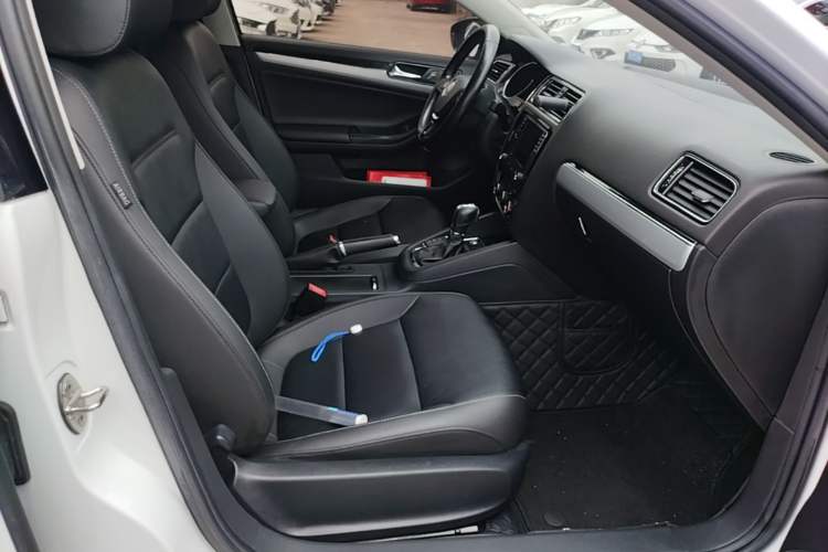 Used Volkswagen Sagitar 2018 280TSI DSG Ignite Edition Right Front Seat