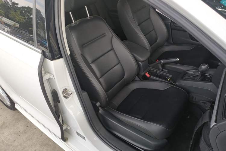 Used Volkswagen Sagitar 2018 280TSI DSG Ignite Edition Right Front Seat