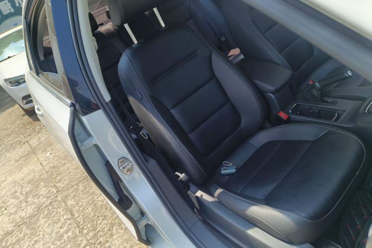 Used Volkswagen Sagitar 2018 1.6L Automatic Comfort Model Right Front Seat
