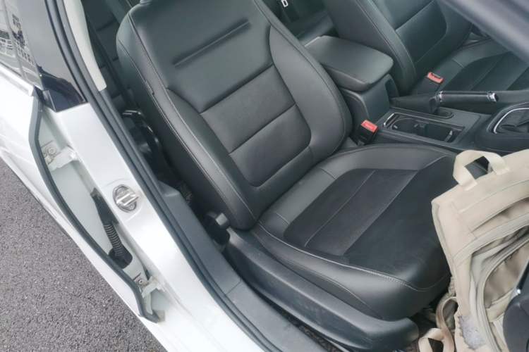 Used Volkswagen Sagitar 2018 280TSI DSG Ignite Edition Right Front Seat