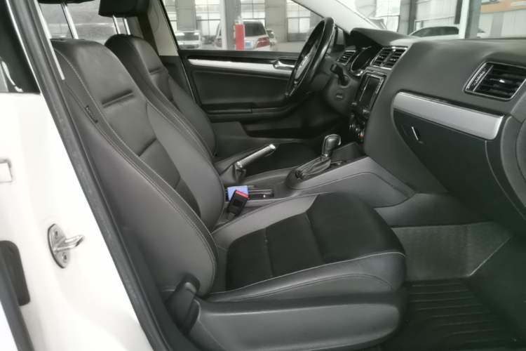 Used Volkswagen Sagitar 2018 1.6L Automatic Comfort Model Right Front Seat