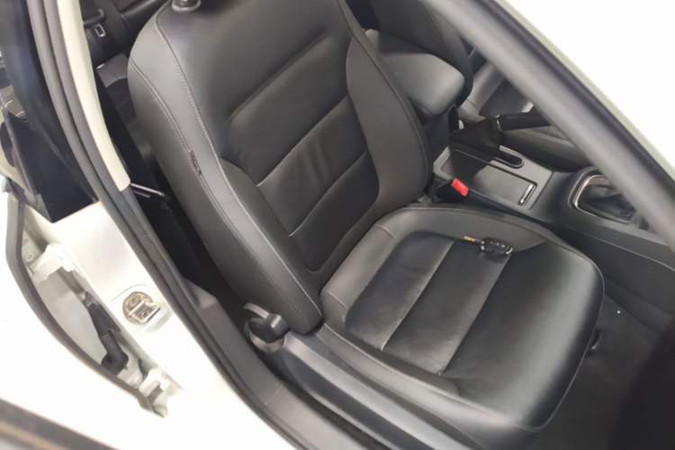 Used Volkswagen Sagitar 2018 1.6L Automatic Comfort Model Right Front Seat