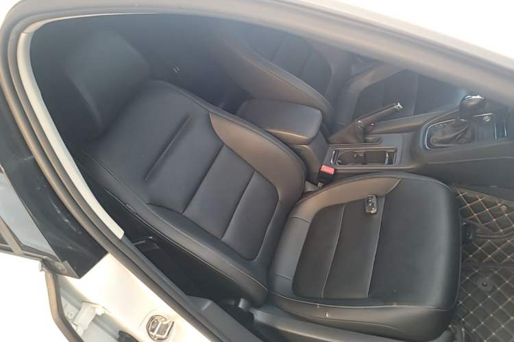 Used Volkswagen Sagitar 2018 1.6L Automatic Comfort Model Right Front Seat