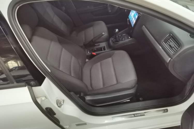 Used Volkswagen Sagitar 2018 1.6L Manual Fashion Edition Right Front Seat