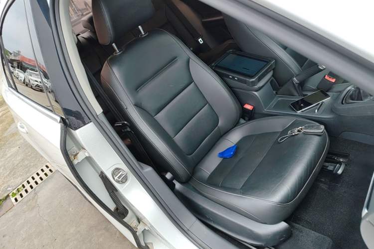 Used Volkswagen Sagitar 2018 1.6L Manual Comfort Model Right Front Seat