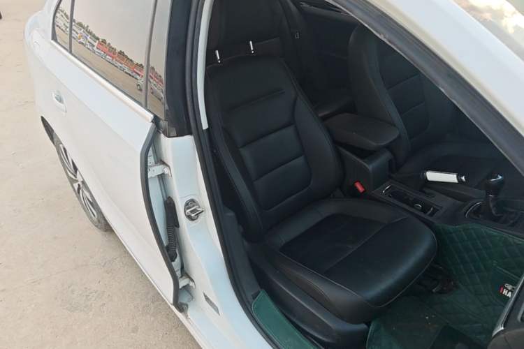 Used Volkswagen Sagitar 2018 1.6L Manual Comfort Model Right Front Seat