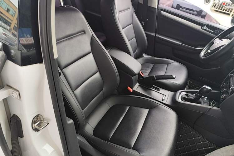 Used Volkswagen Sagitar 2018 280TSI DSG Ignite Edition Right Front Seat
