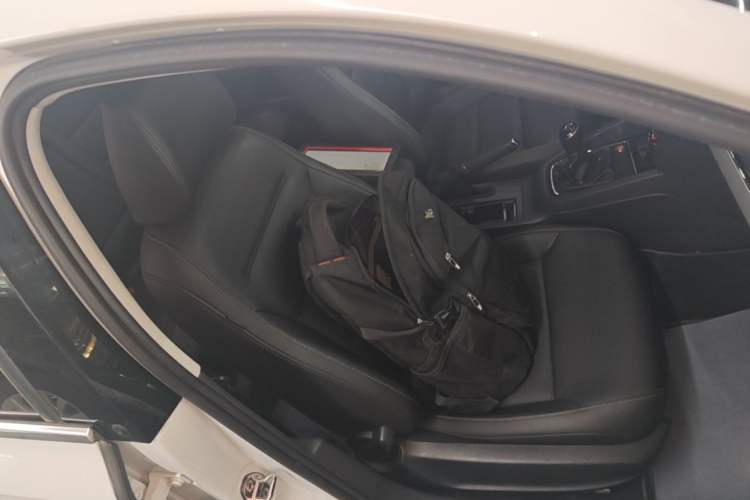 Used Volkswagen Sagitar 2018 1.6L Manual Comfort Model Right Front Seat