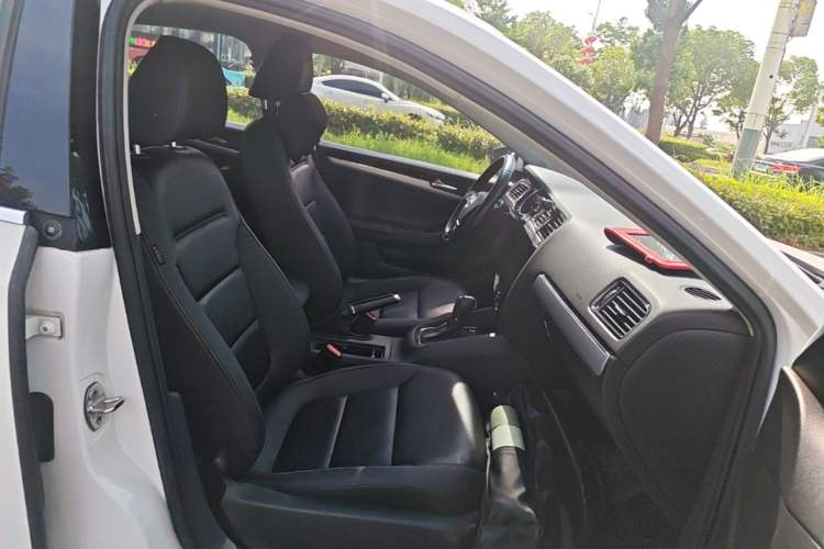 Used Volkswagen Sagitar 2018 1.6L Automatic Comfort Model Right Front Seat