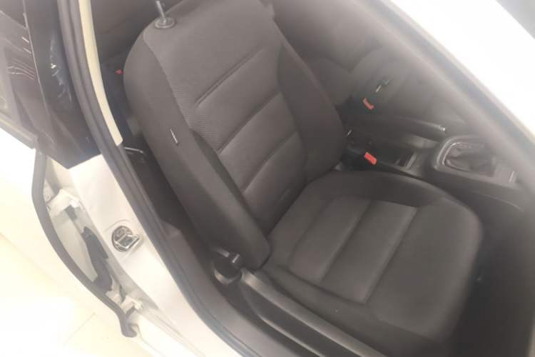 Used Volkswagen Sagitar 2018 1.6L Automatic Fashion Model Right Front Seat
