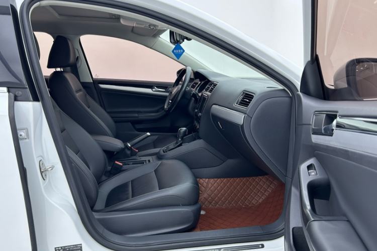 Used Volkswagen Sagitar 2018 1.6L Automatic Comfort Model Right Front Seat