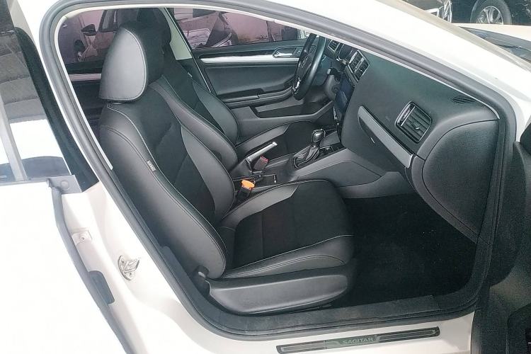 Used Volkswagen Sagitar 2018 280TSI DSG Comfort Model Right Front Seat