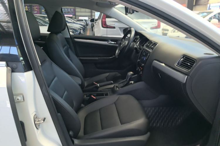 Used Volkswagen Sagitar 2018 1.6L Automatic Comfort Model Right Front Seat