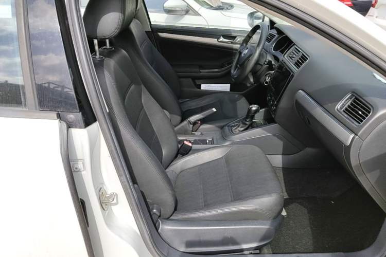 Used Volkswagen Sagitar 2018 1.6L Automatic Fashion Model Right Front Seat