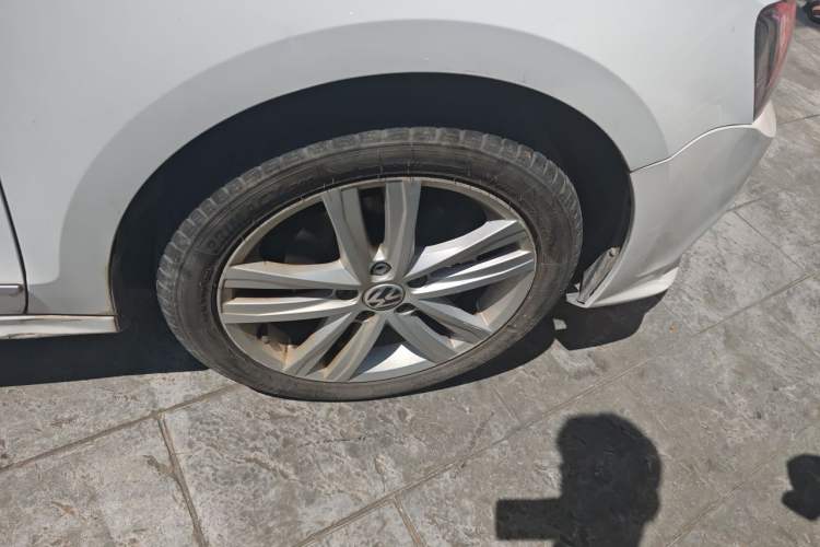 Used Volkswagen Sagitar 2018 280TSI DSG Luxury Model Right Front Wheel Hub