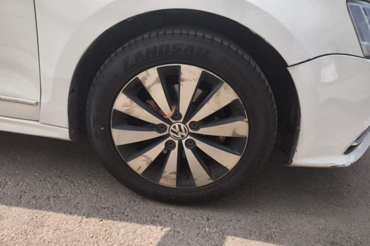 Used Volkswagen Sagitar 2018 1.6L Automatic Comfort Model Right Front Wheel Hub