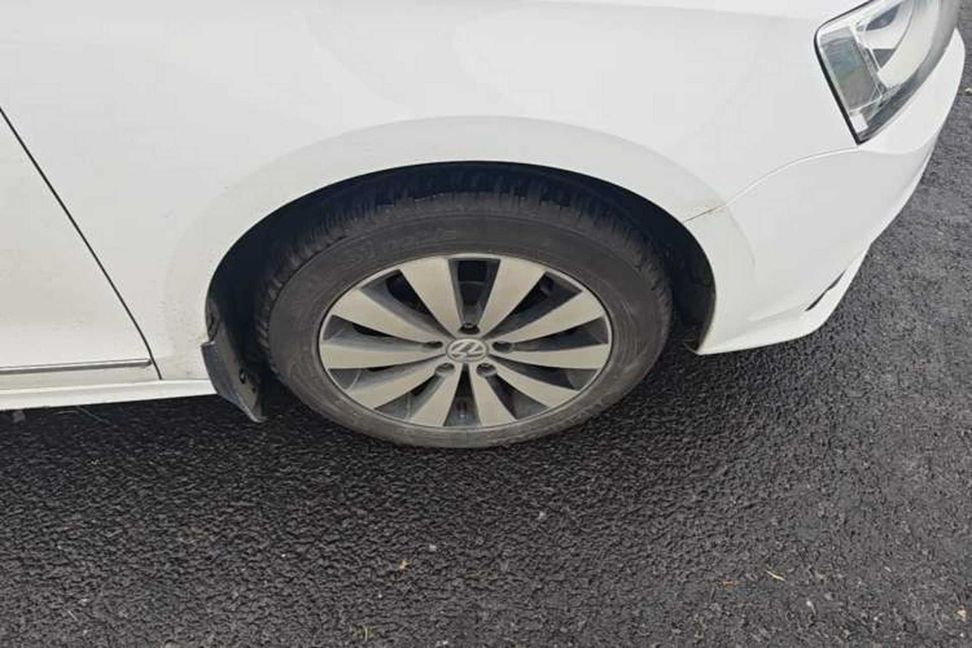 Used Volkswagen Sagitar 2018 1.6L Automatic Comfort Model Right Front Wheel Hub