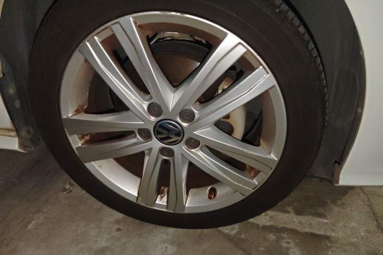 Used Volkswagen Sagitar 2018 280TSI DSG Ignite Edition Right Front Wheel Hub
