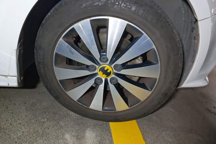 Used Volkswagen Sagitar 2018 180TSI DSG Prestige Edition Right Front Wheel Hub