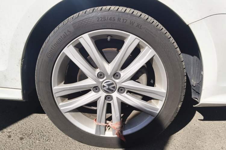 Used Volkswagen Sagitar 2018 280TSI DSG Luxury Model Right Front Wheel Hub