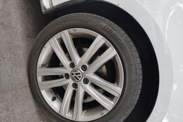 Used Volkswagen Sagitar 2018 280TSI DSG Ignite Edition Right Front Wheel Hub