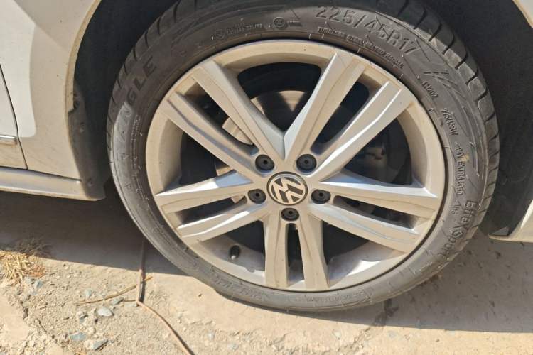 Used Volkswagen Sagitar 2018 280TSI DSG Luxury Model Right Front Wheel Hub