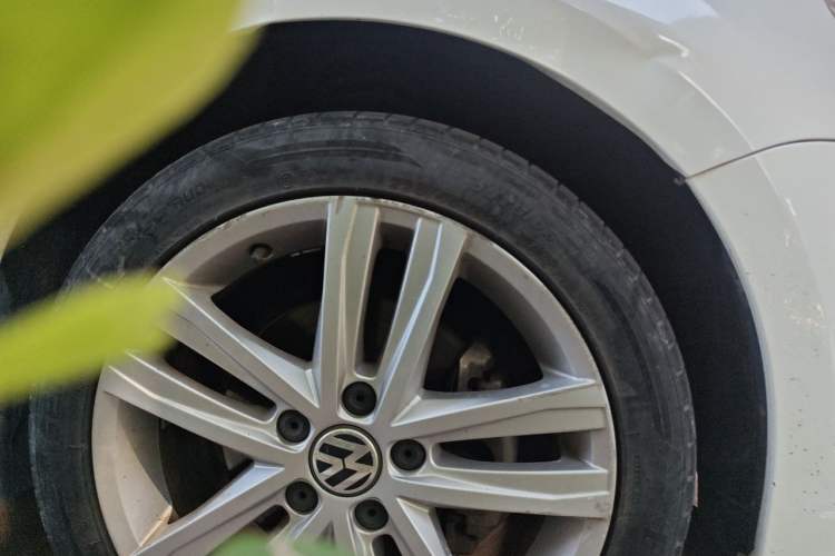 Used Volkswagen Sagitar 2018 280TSI DSG Ignite Edition Right Front Wheel Hub