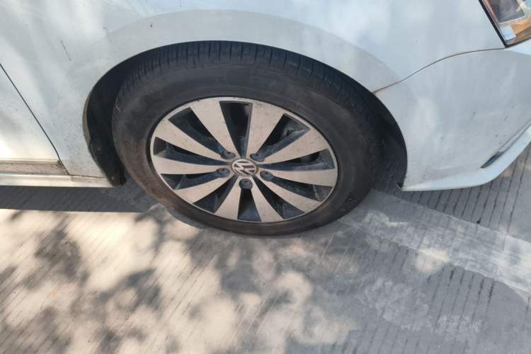 Used Volkswagen Sagitar 2018 180TSI DSG Prestige Edition Right Front Wheel Hub