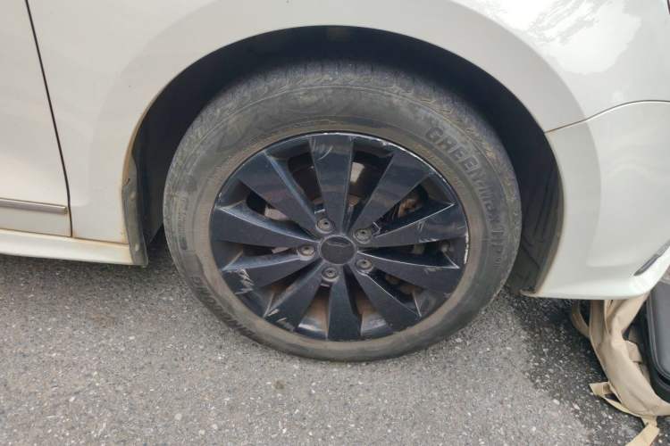 Used Volkswagen Sagitar 2018 180TSI DSG Prestige Edition Right Front Wheel Hub