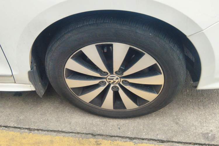 Used Volkswagen Sagitar 2018 280TSI DSG Comfort Model Right Front Wheel Hub