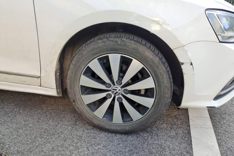 Used Volkswagen Sagitar 2018 1.6L Automatic Comfort Model Right Front Wheel Hub