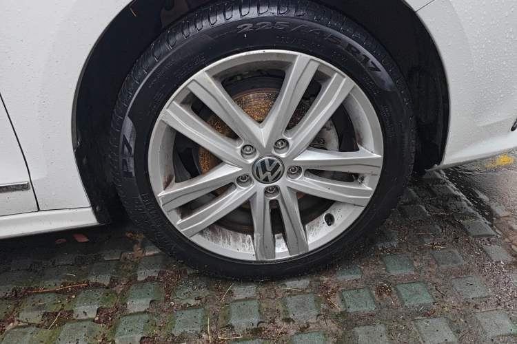 Used Volkswagen Sagitar 2018 280TSI DSG Luxury Model Right Front Wheel Hub