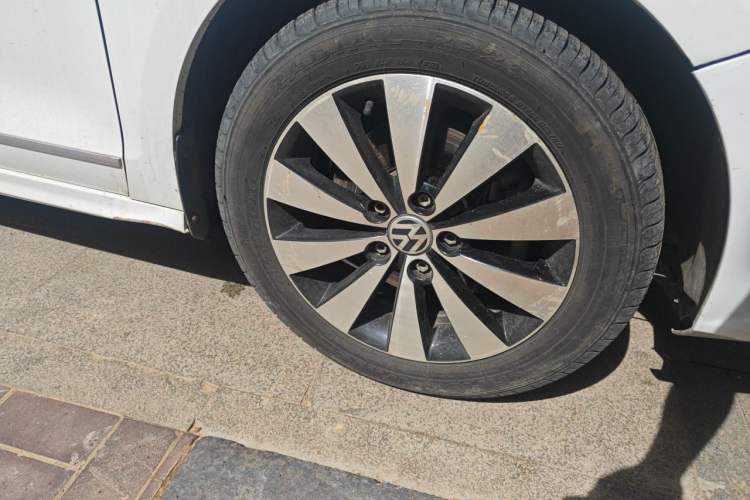 Used Volkswagen Sagitar 2018 280TSI DSG Comfort Model Right Front Wheel Hub