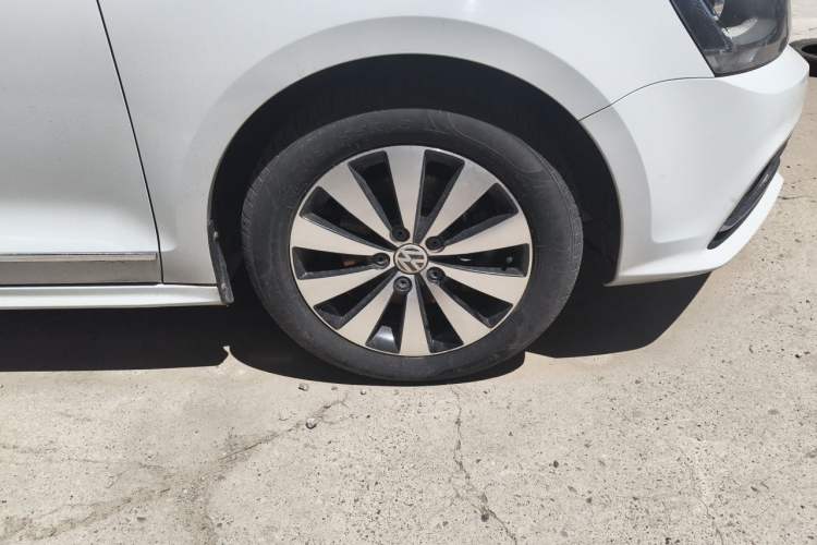 Used Volkswagen Sagitar 2018 280TSI DSG Comfort Model Right Front Wheel Hub