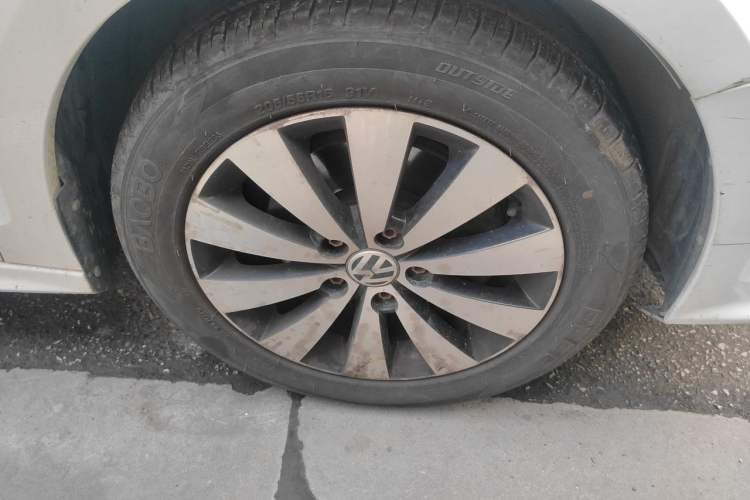 Used Volkswagen Sagitar 2018 280TSI DSG Comfort Model Right Front Wheel Hub