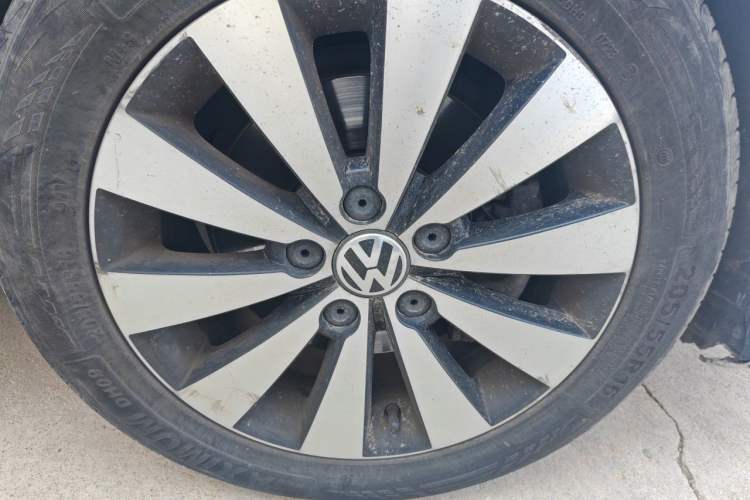 Used Volkswagen Sagitar 2018 180TSI DSG Prestige Edition Right Front Wheel Hub