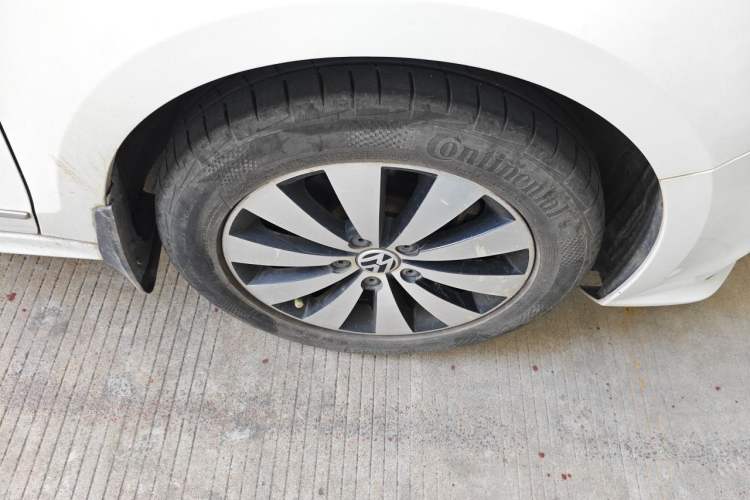 Used Volkswagen Sagitar 2018 280TSI DSG Comfort Model Right Front Wheel Hub