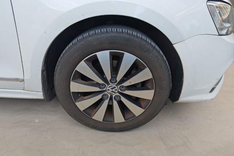 Used Volkswagen Sagitar 2018 280TSI DSG Comfort Model Right Front Wheel Hub