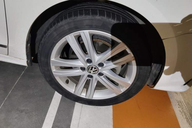 Used Volkswagen Sagitar 2018 280TSI DSG Luxury Model Right Front Wheel Hub