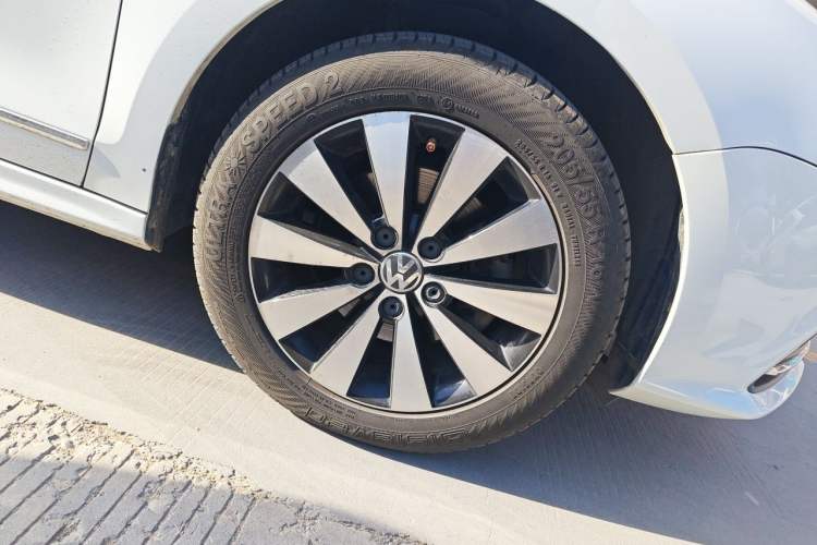 Used Volkswagen Sagitar 2018 280TSI DSG Comfort Model Right Front Wheel Hub